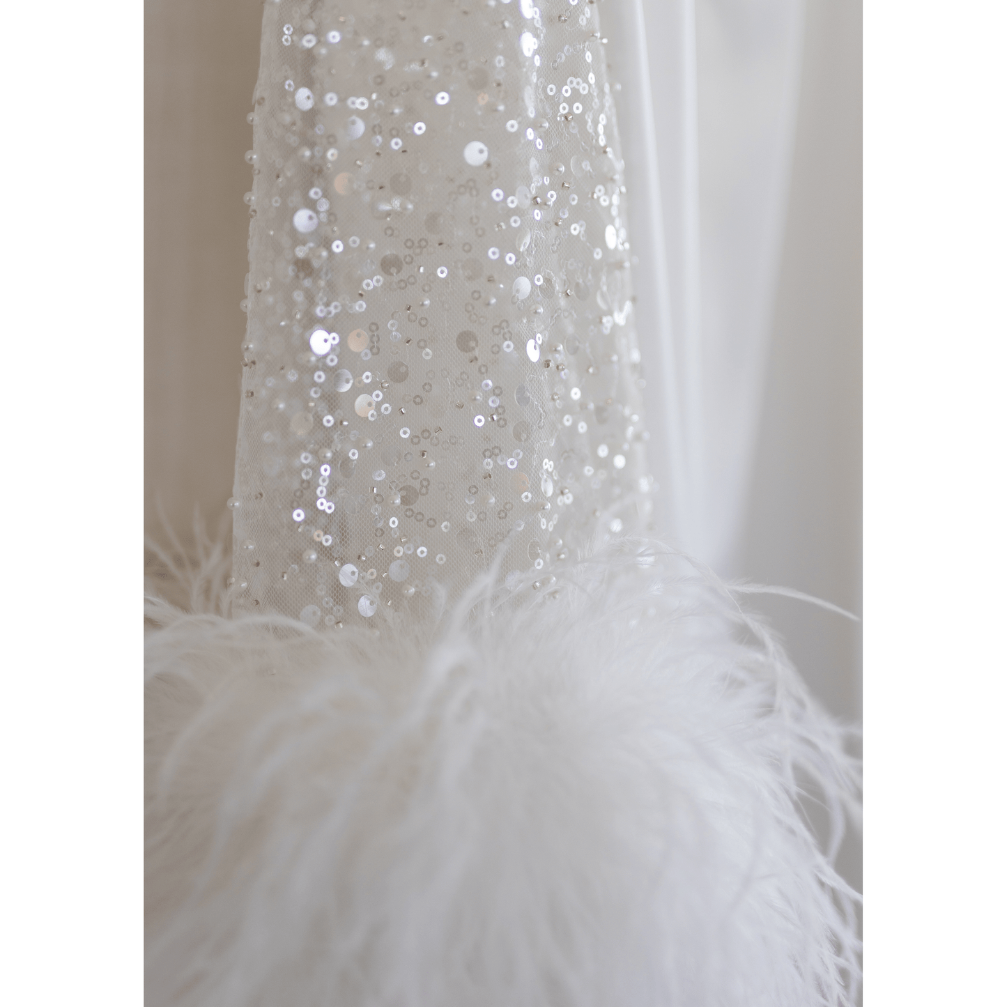 Short Kimono with Sparkling Sleeves and Feathers
